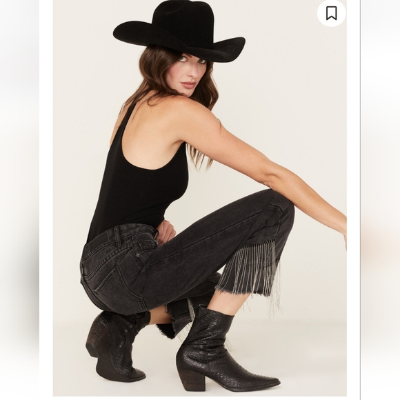 Rock & Roll Cowgirl Denim - Rock & Roll Denim NWT Dark Wash High Rise Fringe Hem Cropped Straight Leg Wester